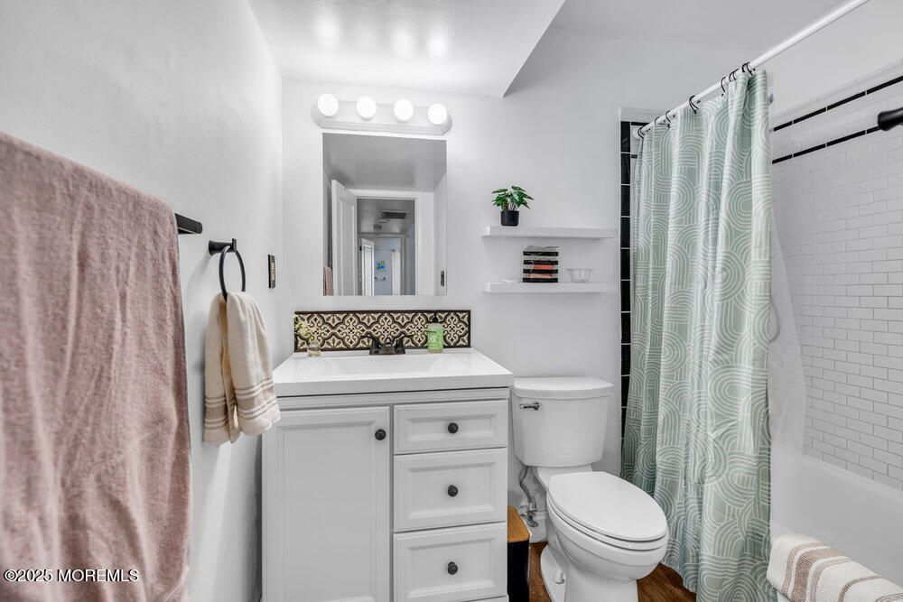 Bathroom, Interior, Tile Countertops