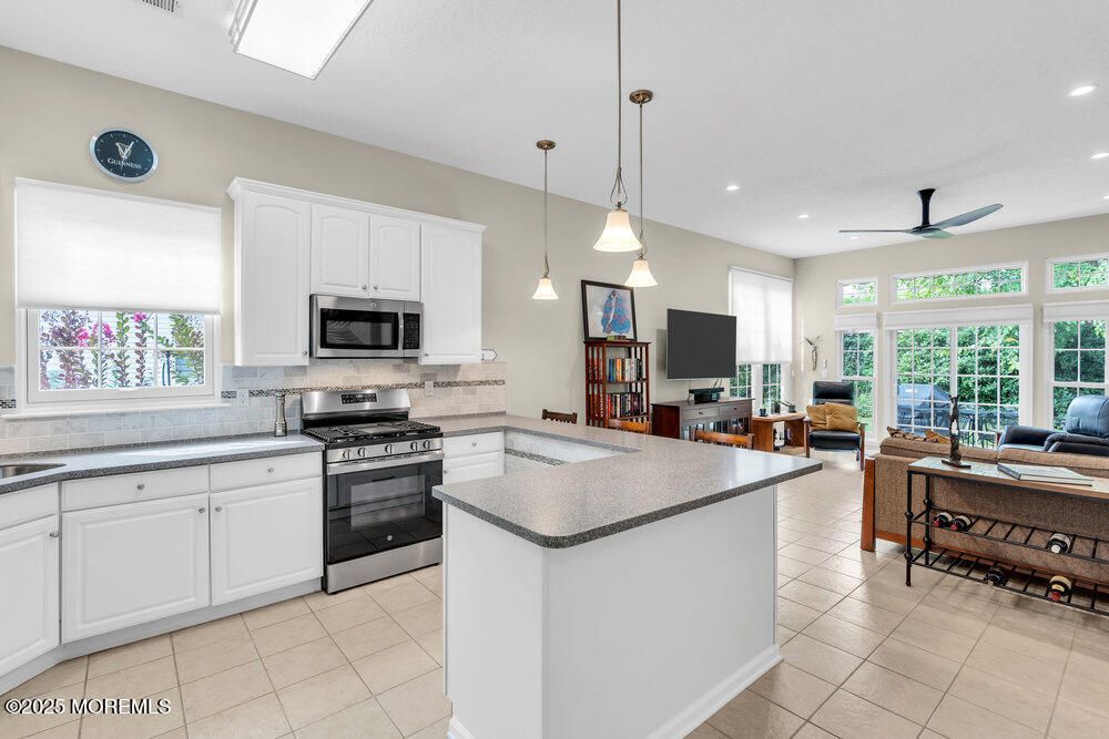 Dining room, Interior, Kitchen, Living room, Pendant Lights, Recessed Lighting, Stainless Steel Appliances