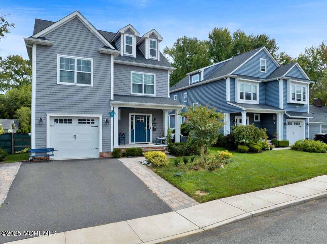 Attached, Exterior, Facade, Farmhouse