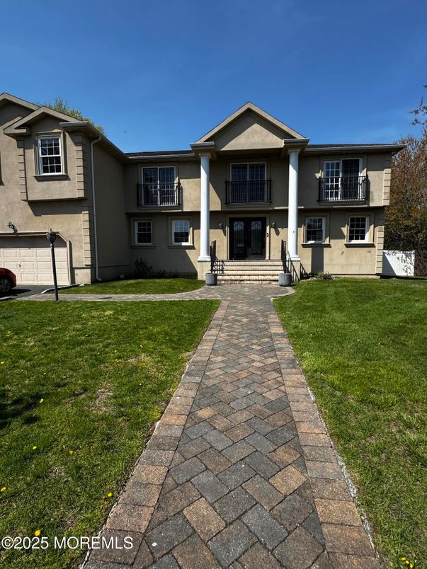 Attached, Exterior, Facade, Ranch