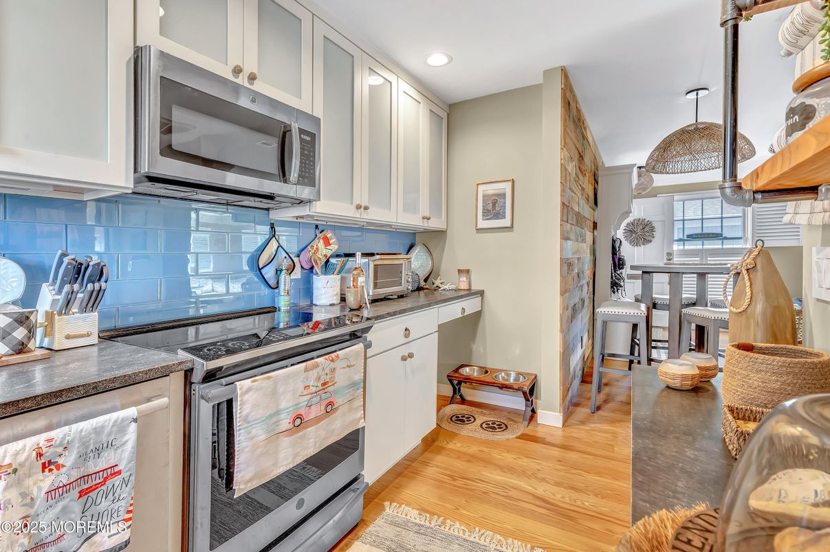 Interior, Kitchen, Pendant Lights, Recessed Lighting, Wood Texture Flooring