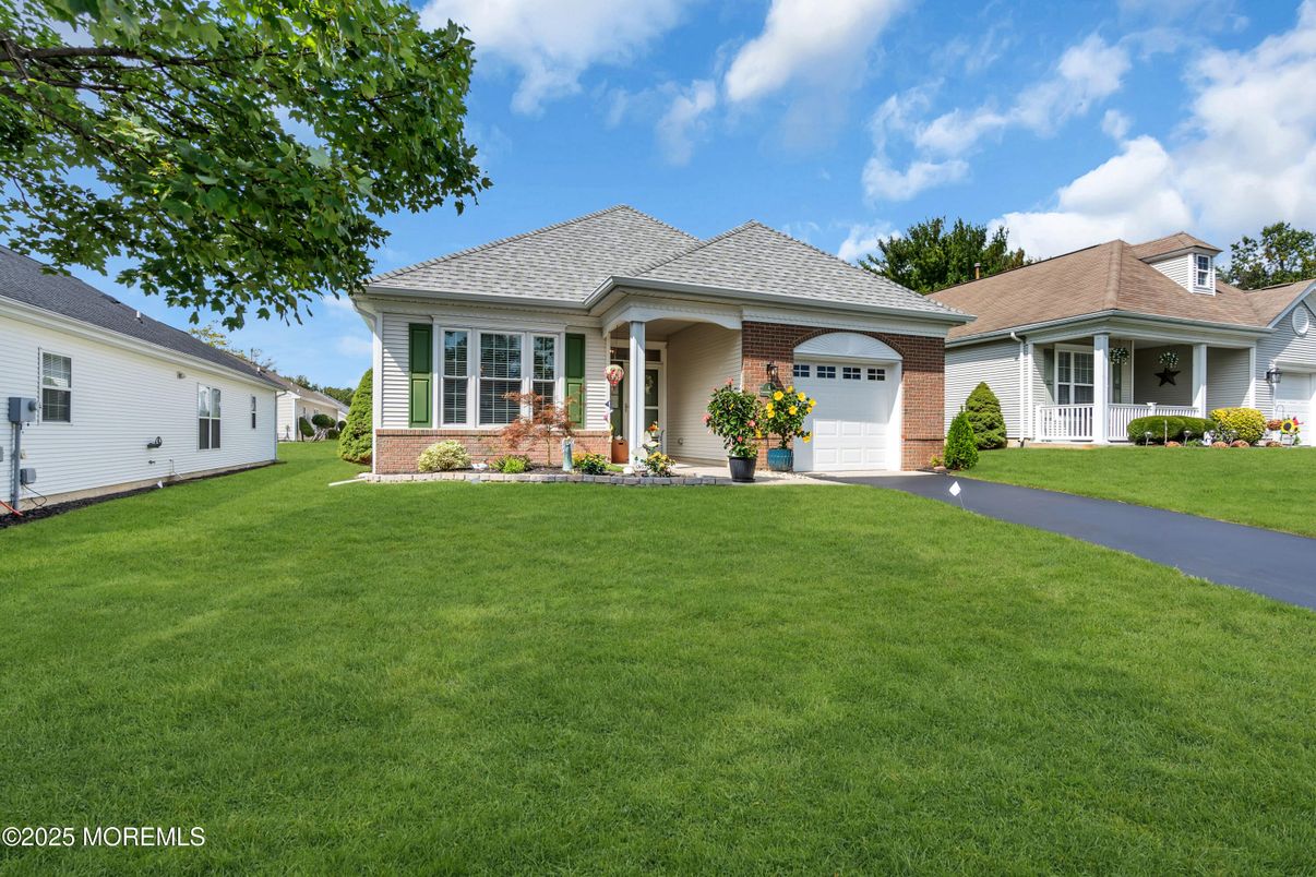 Attached, Backyard, Exterior, Facade, Brick Facade, Ranch