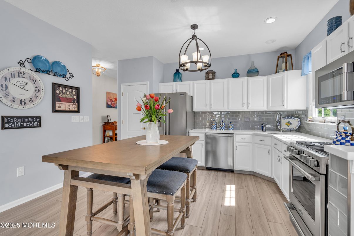 Chandelier, Dining room, Interior, Kitchen, Pendant Lights, Recessed Lighting, Stainless Steel Appliances, Wood Texture Flooring