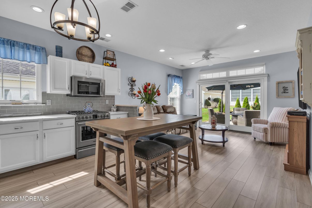 Dining room, Interior, Kitchen, Recessed Lighting, Wood Texture Flooring