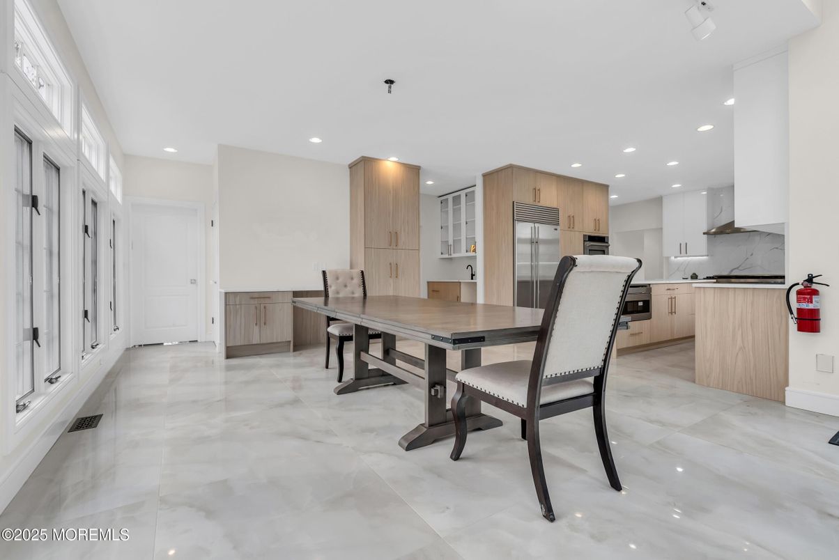 Dining room, Interior, Kitchen, Recessed Lighting, Stainless Steel Appliances