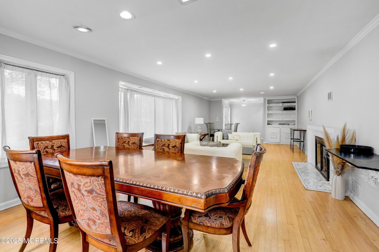 Dining room, Interior, Living room, Recessed Lighting, Wood Texture Flooring