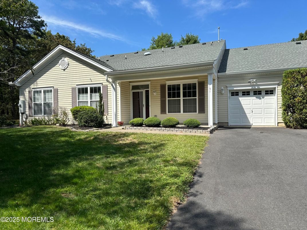 Attached, Exterior, Facade, Ranch