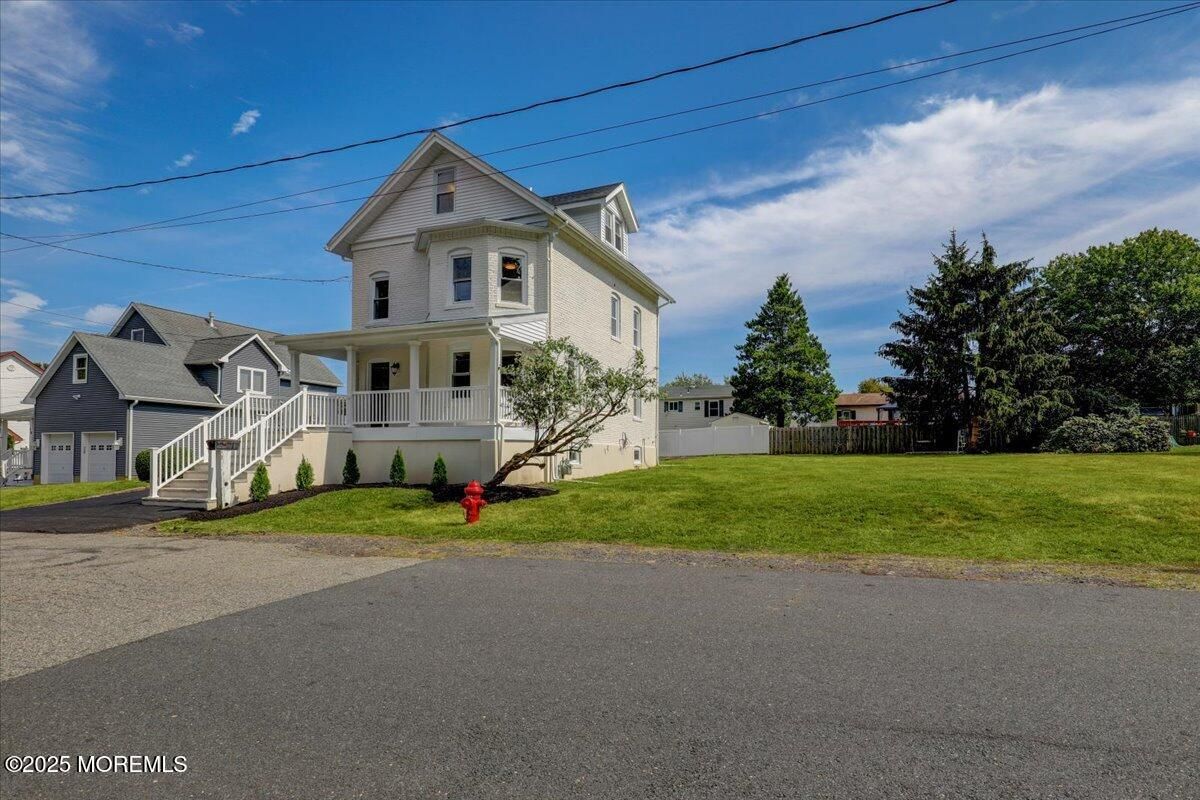Exterior, Facade, Queen Anne Victorian