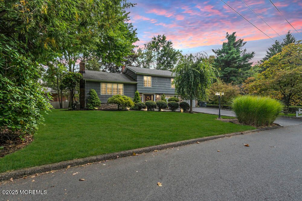 Backyard, Exterior, Facade, Split Level