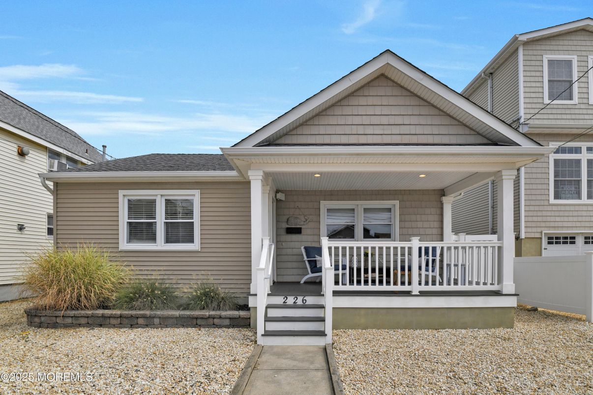 Exterior, Facade, American Craftsman