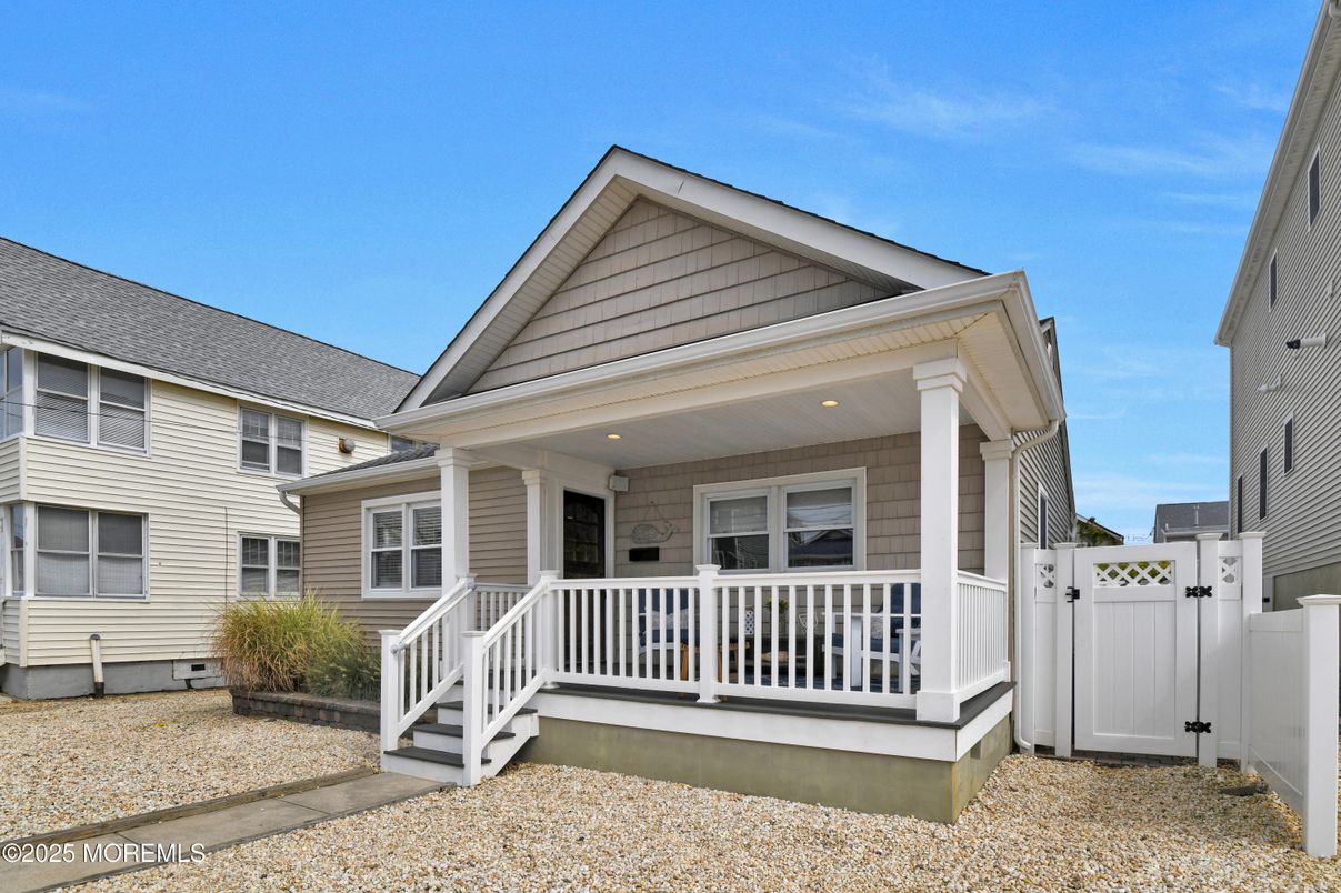 Exterior, Facade, American Craftsman