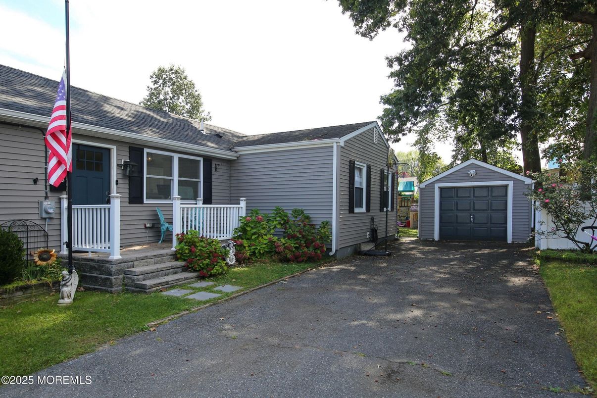 Detached Garage, Exterior