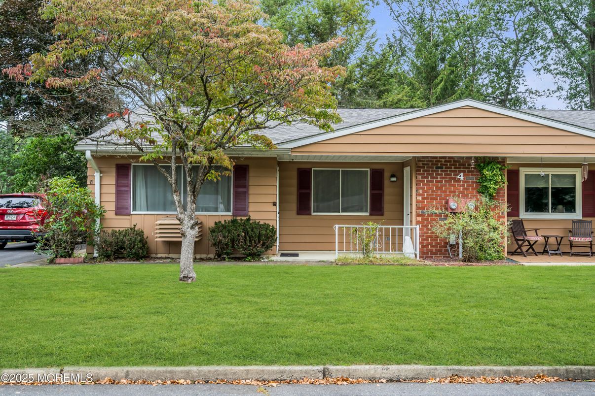 Exterior, Facade, Brick Facade, Ranch