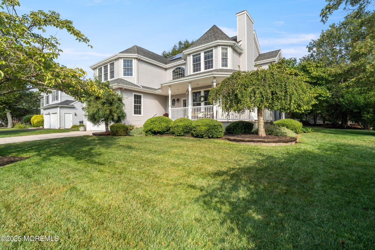 Attached, Backyard, Exterior, Facade, Queen Anne Victorian