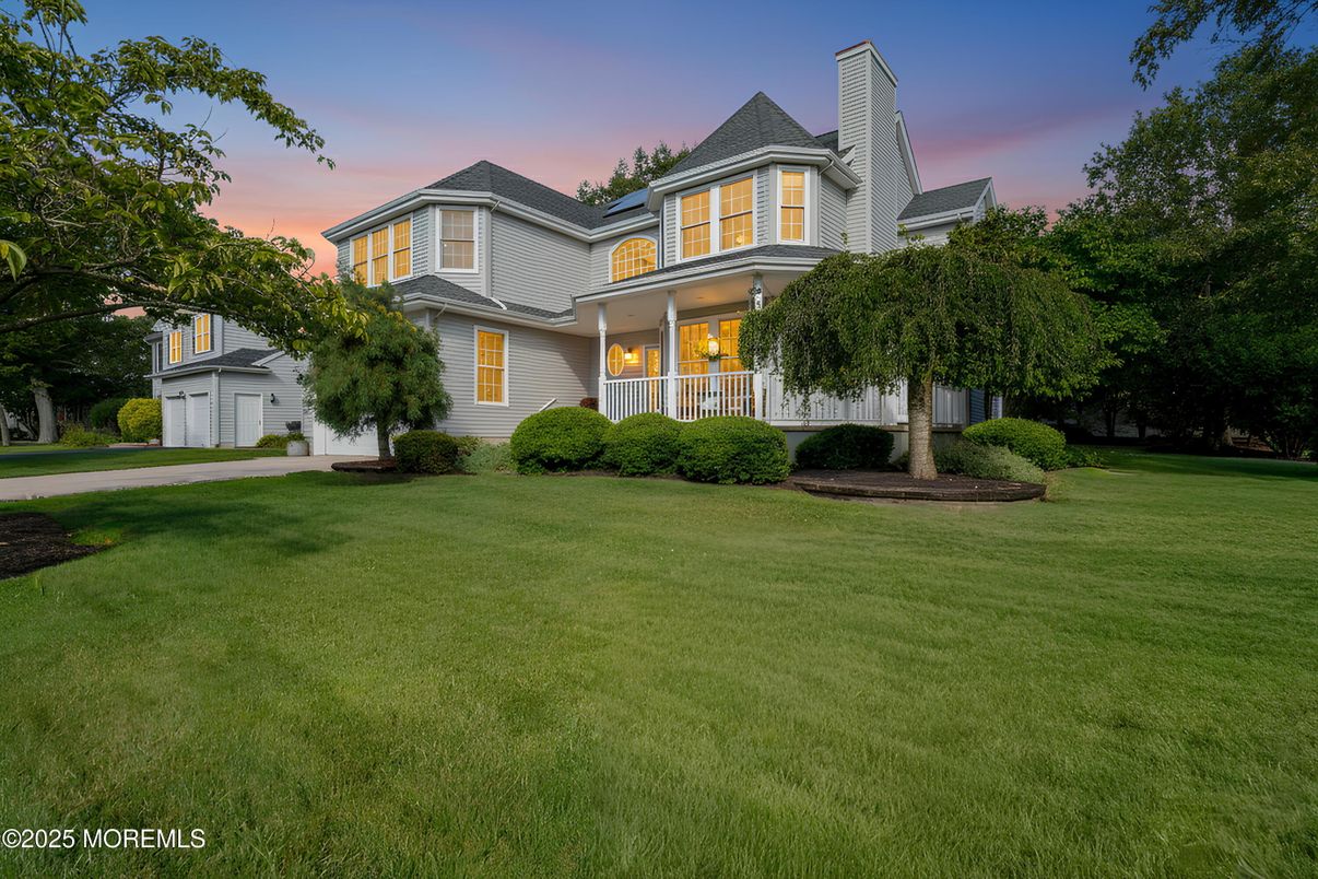 Attached, Backyard, Exterior, Facade, Queen Anne Victorian