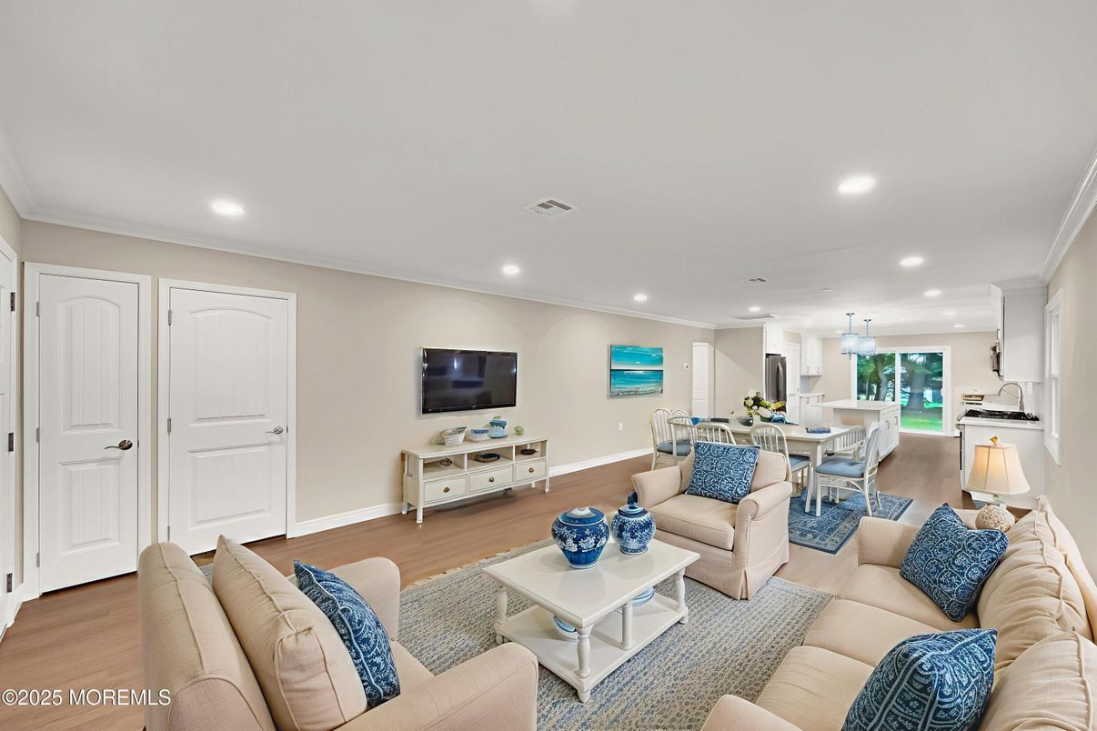 Dining room, Interior, Living room, Pendant Lights, Recessed Lighting, Wood Texture Flooring