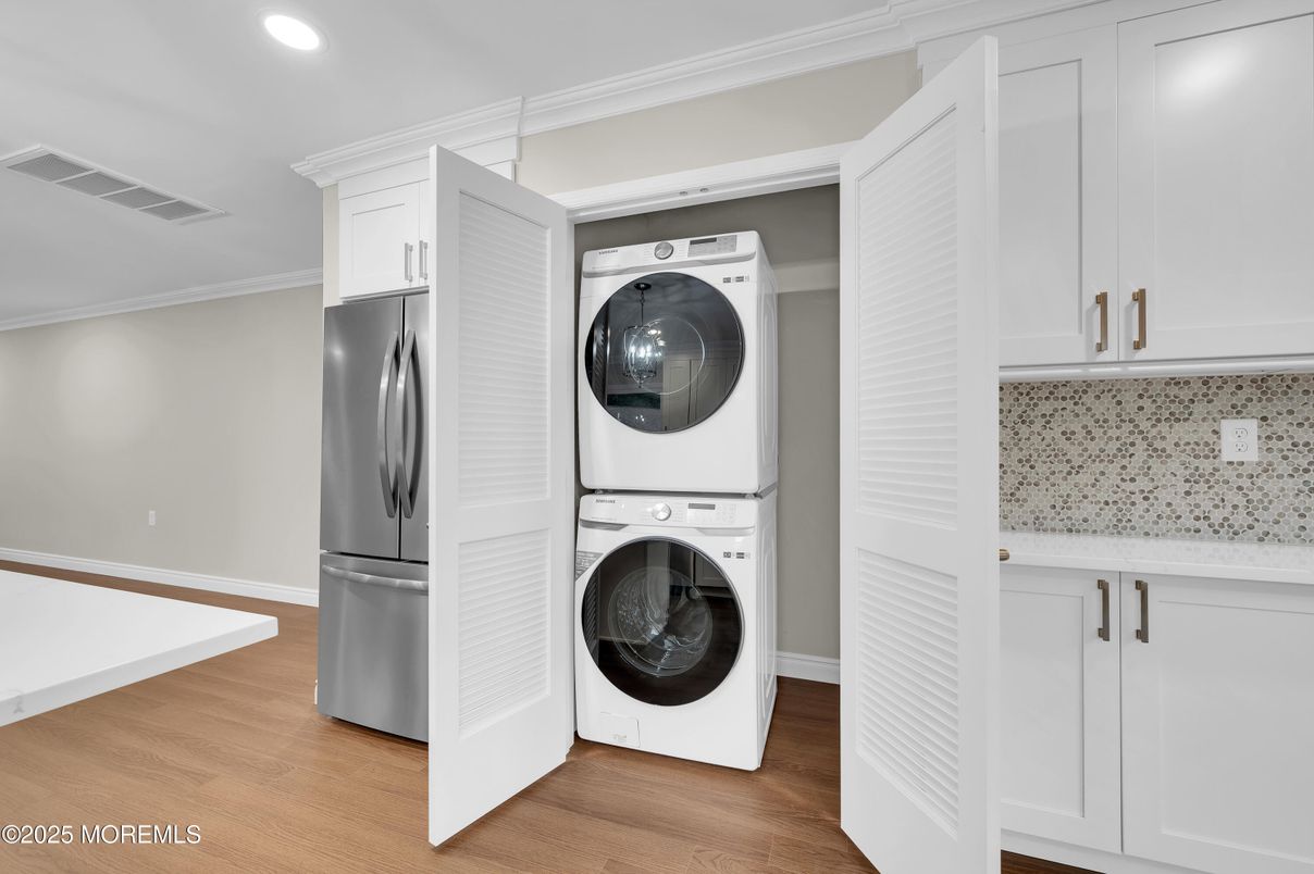 Interior, Recessed Lighting, Utility Closets, Washer, Wood Texture Flooring