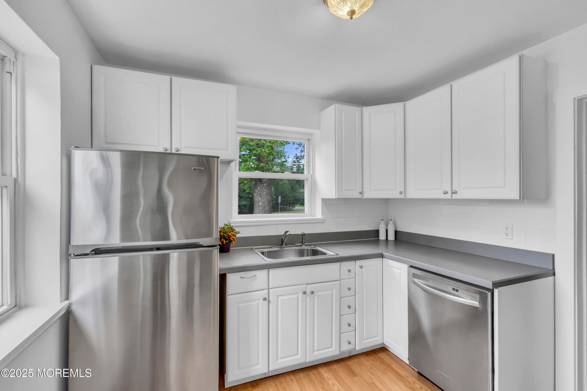 Interior, Kitchen, Stainless Steel Appliances, Wood Texture Flooring