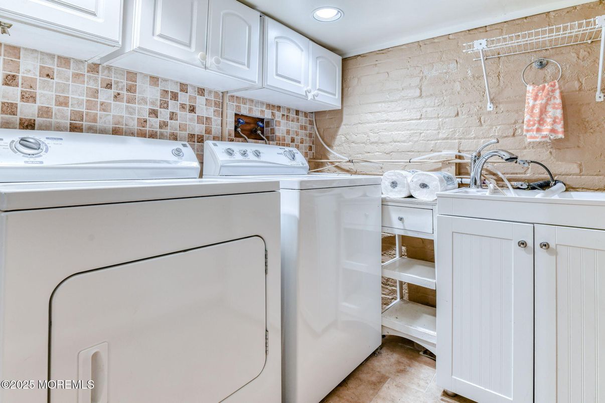 Interior, Recessed Lighting, Stone Walls, Washer