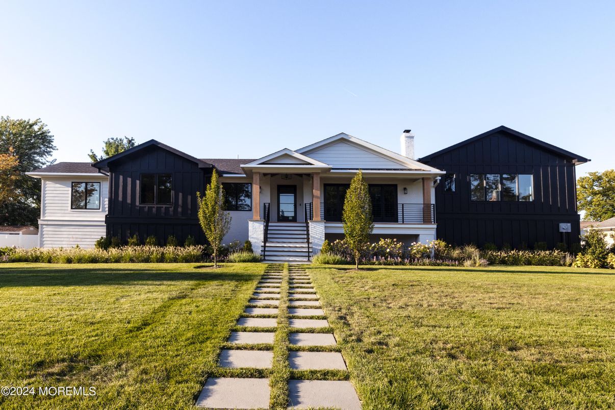 Backyard, Exterior, Facade, Split Level