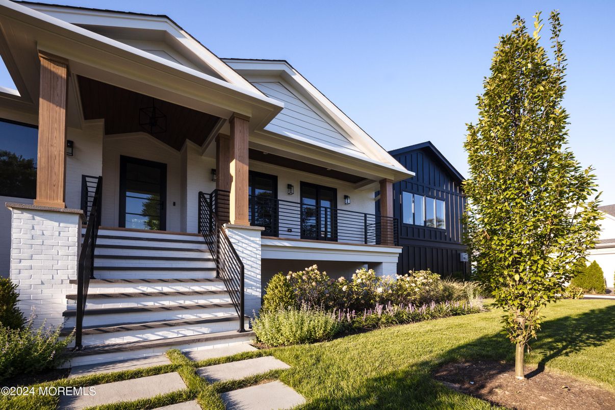 Exterior, Facade, None
