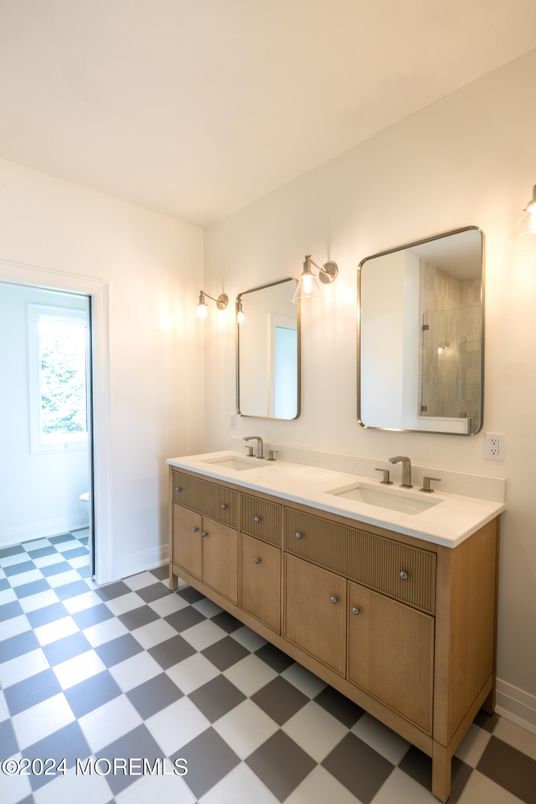 Bathroom, Dual Sink Vanities, Interior