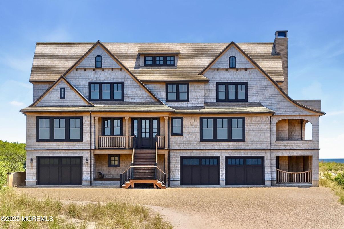 Attached, Exterior, Facade, Farmhouse