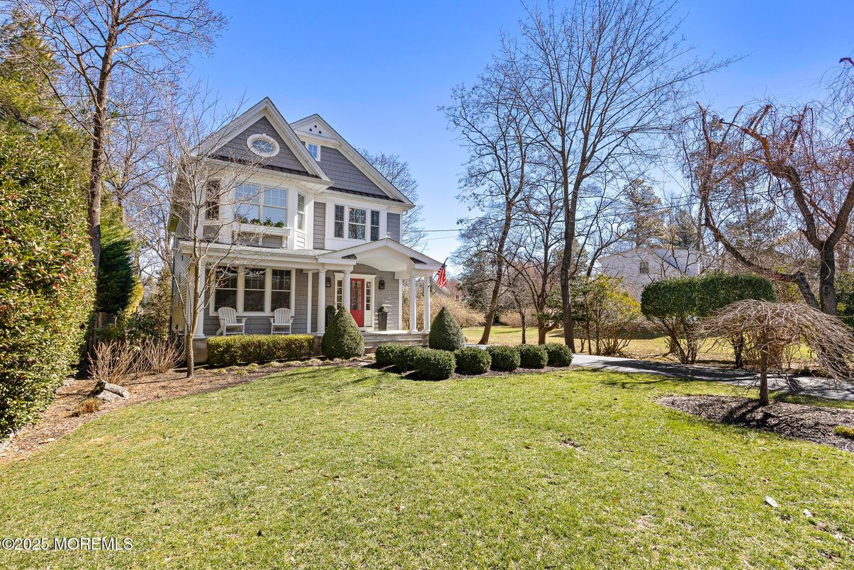 Backyard, Exterior, Facade, Queen Anne Victorian
