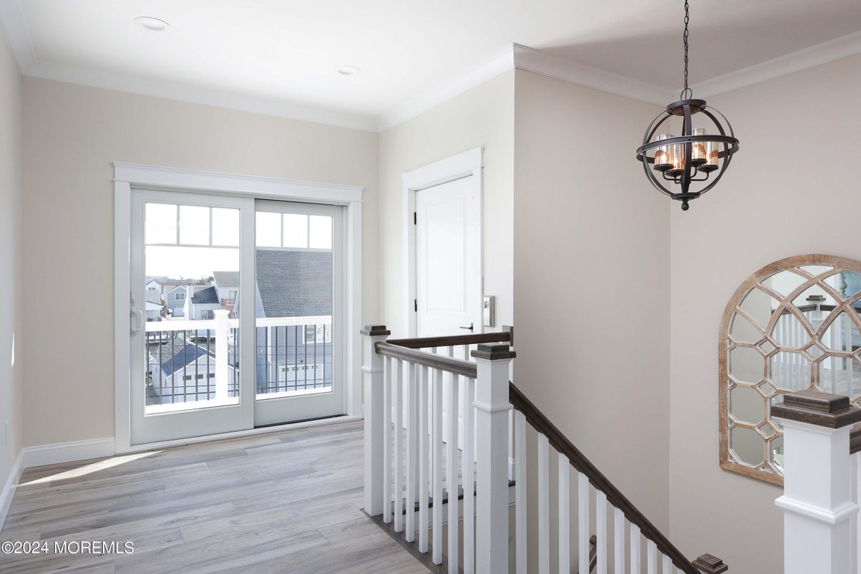 Interior, Pendant Lights, Recessed Lighting, Wood Texture Flooring