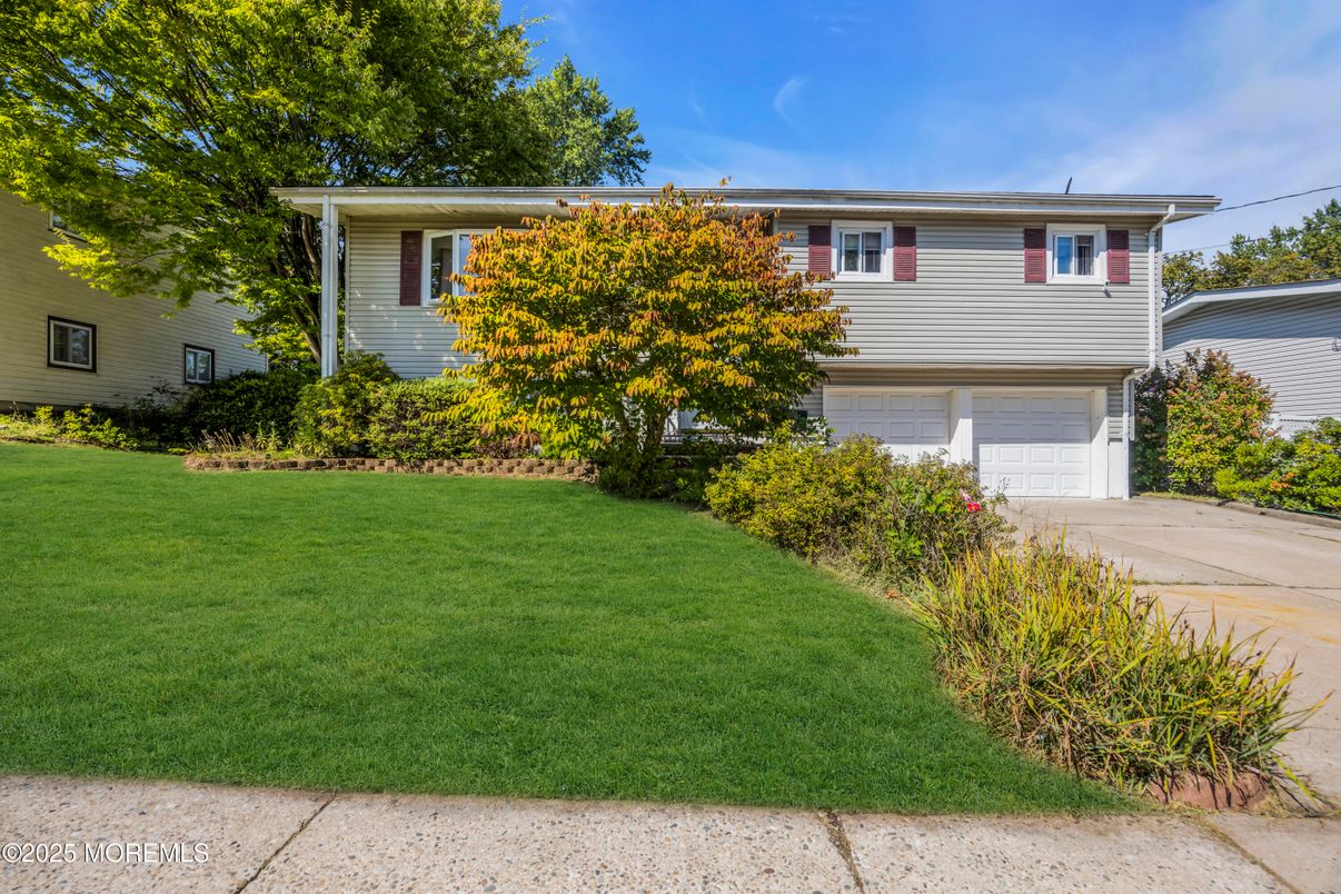 Attached, Exterior, Facade, Raised Ranch