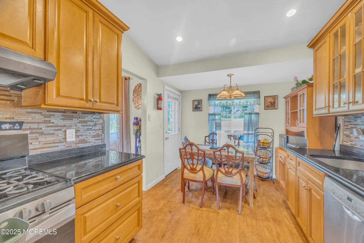 Dining room, Interior, Kitchen, Recessed Lighting, Wood Texture Flooring