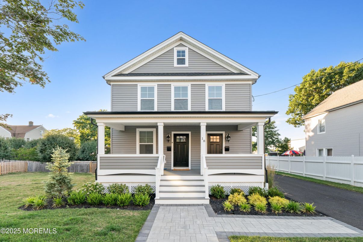 Exterior, Facade, Queen Anne Victorian