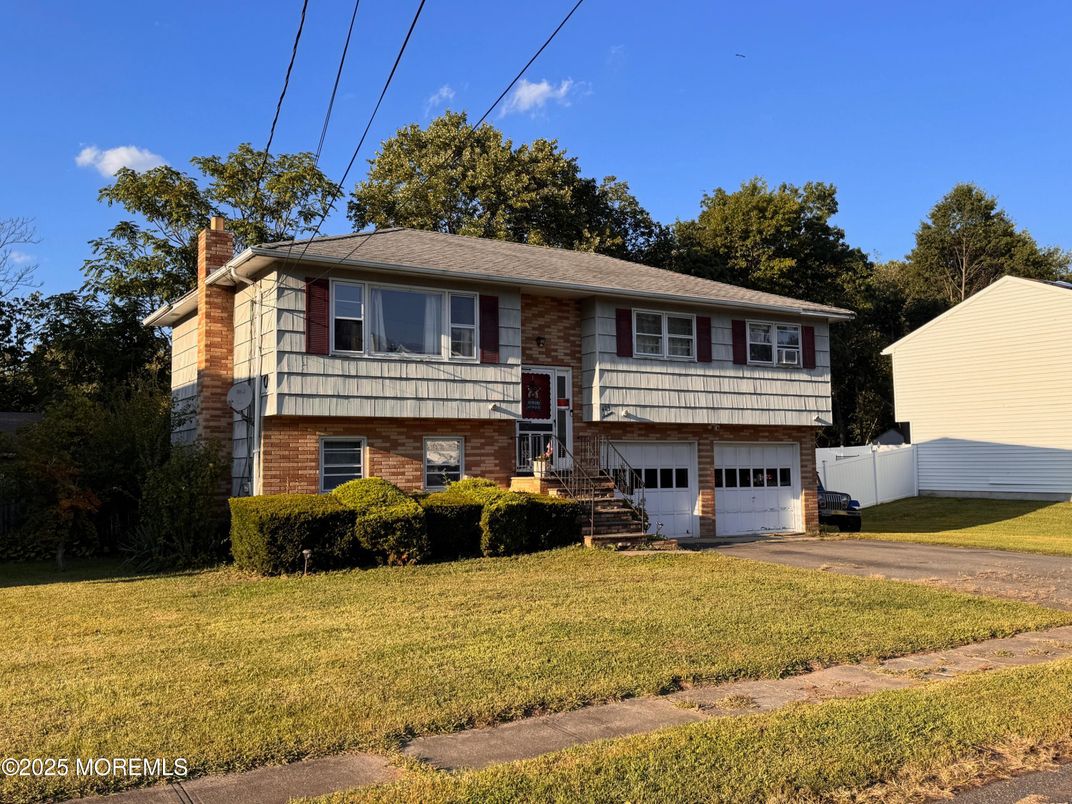 Attached, Exterior, Facade, Brick Facade, Raised Ranch