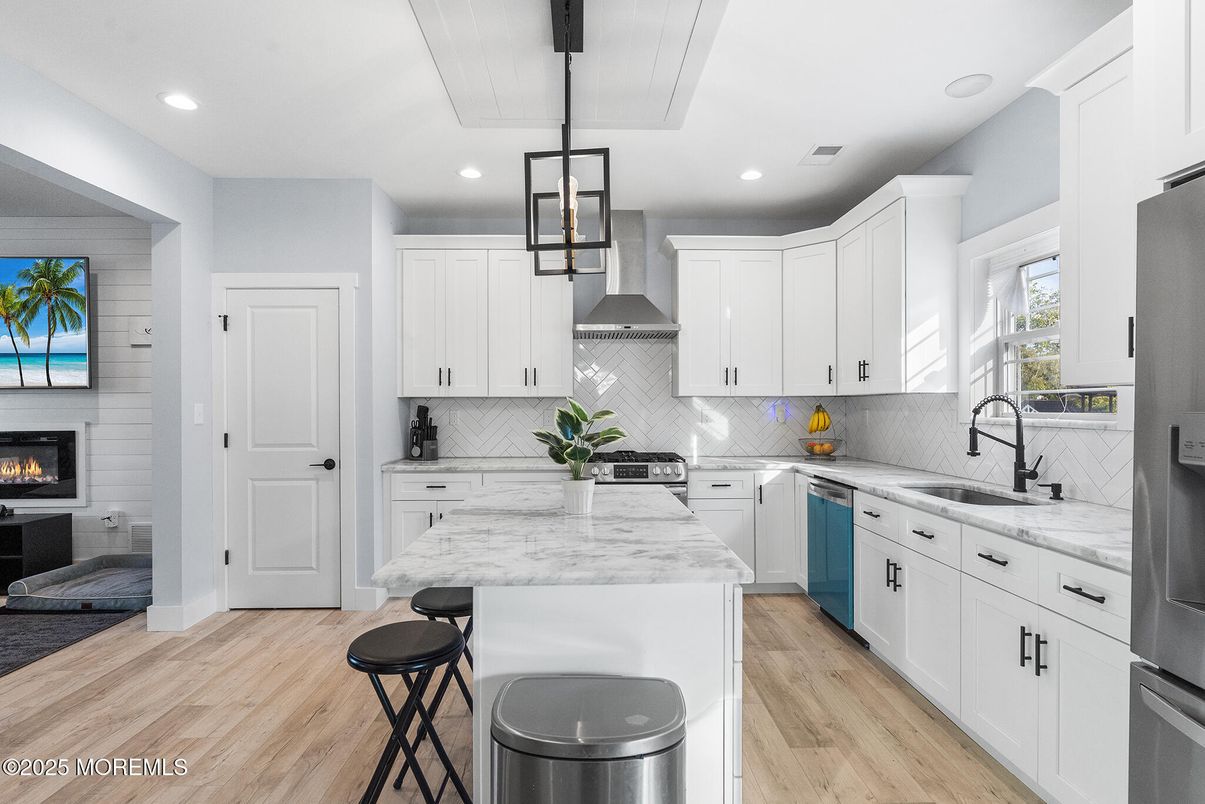 Fireplace, Interior, Kitchen, Pendant Lights, Recessed Lighting, Stainless Steel Appliances, Wood Texture Flooring
