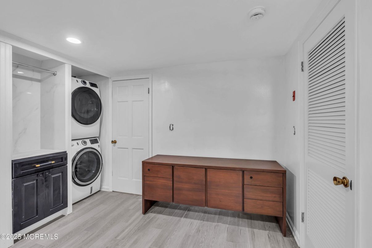 Interior, Recessed Lighting, Utility Closets, Washer, Wood Texture Flooring