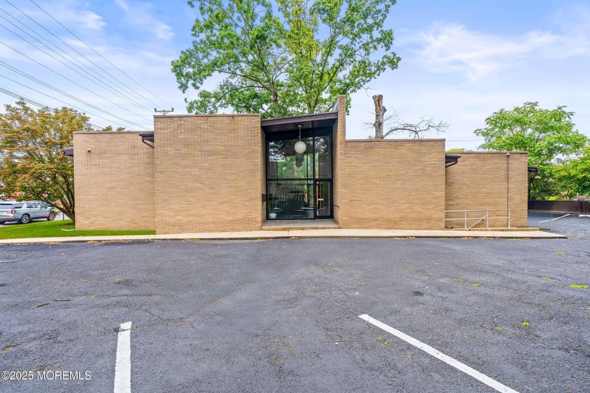 Exterior, Facade, None