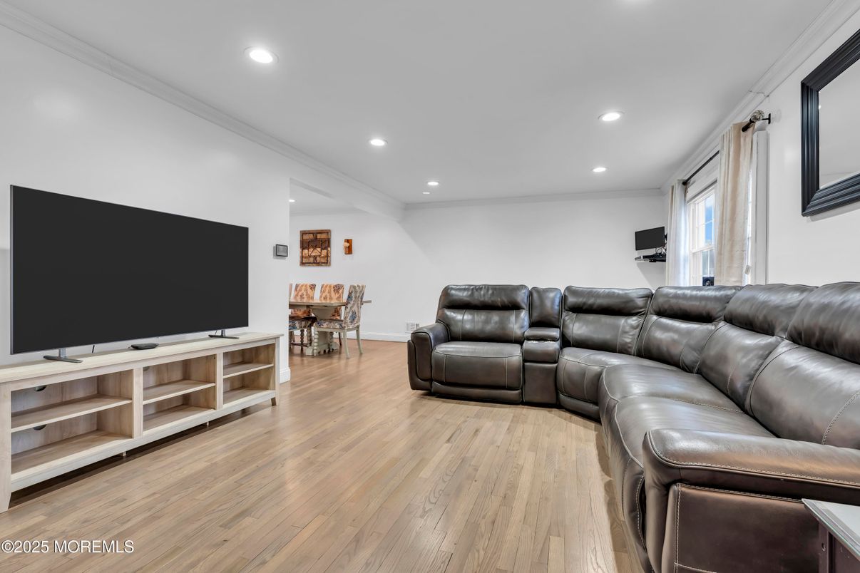 Dining room, Interior, Living room, Recessed Lighting, Wood Texture Flooring
