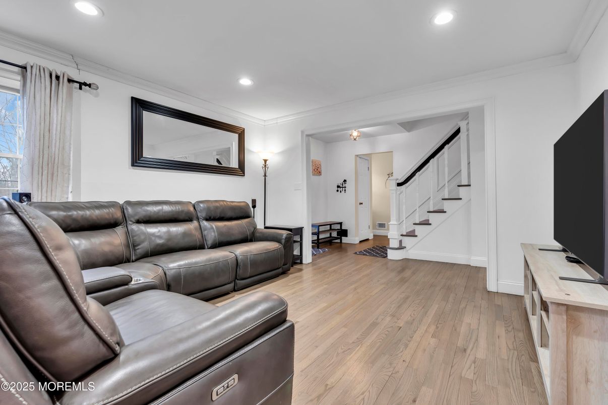 Interior, Living room, Recessed Lighting, Wood Texture Flooring