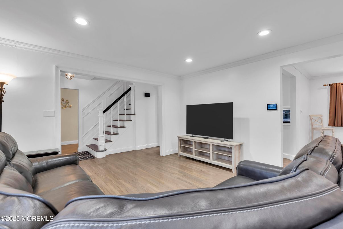 Interior, Living room, Recessed Lighting, Wood Texture Flooring