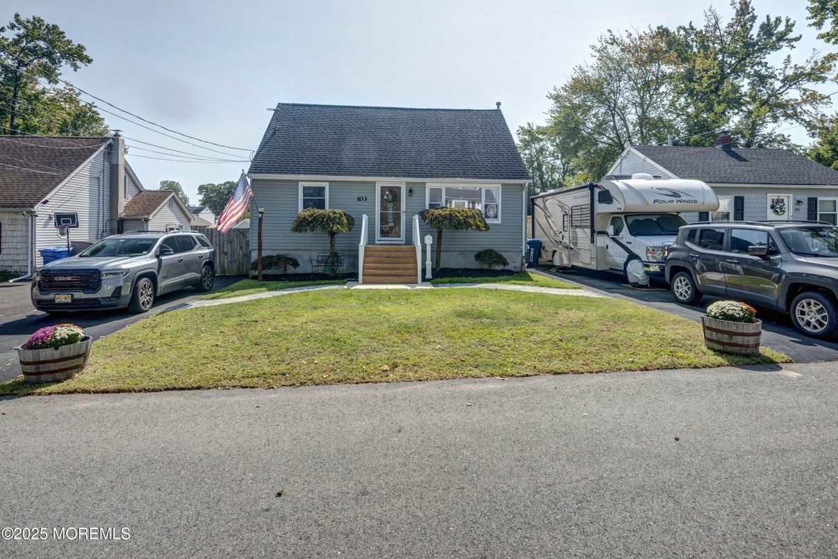 Exterior, Facade, Cape Cod