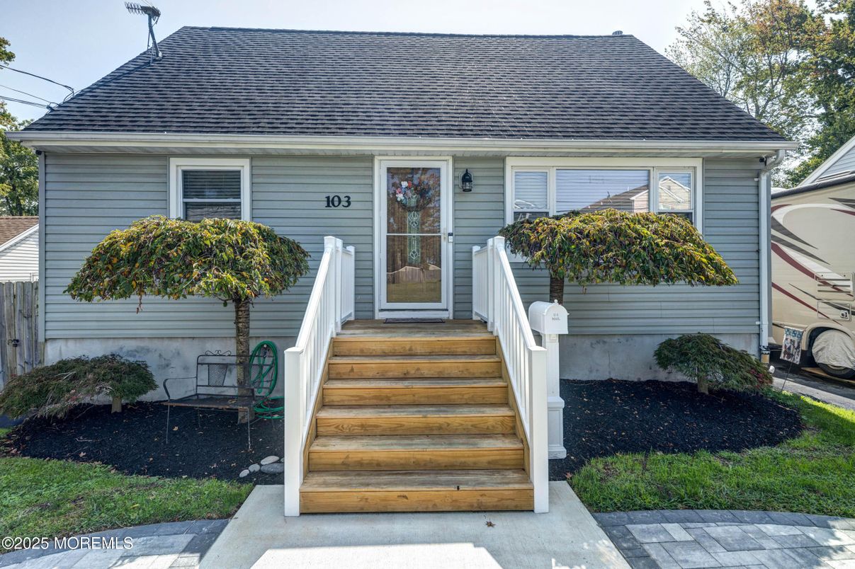 Exterior, Facade, Cape Cod