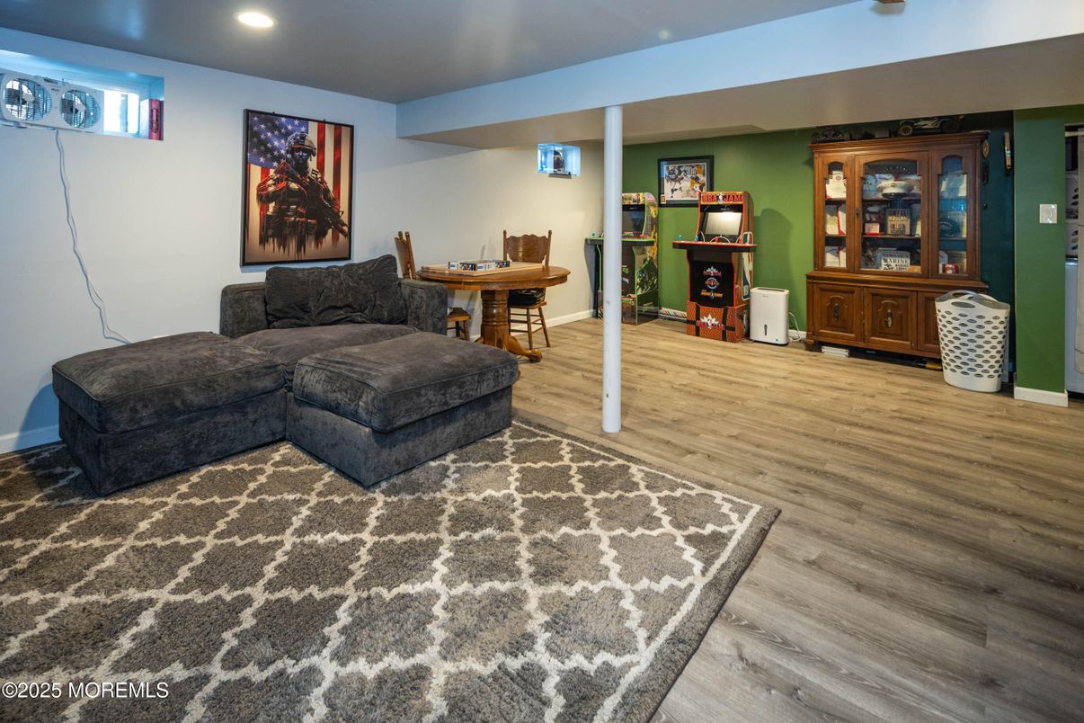 Interior, Recessed Lighting, Wood Texture Flooring
