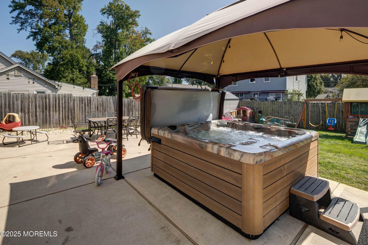 Exterior, Hot Tub