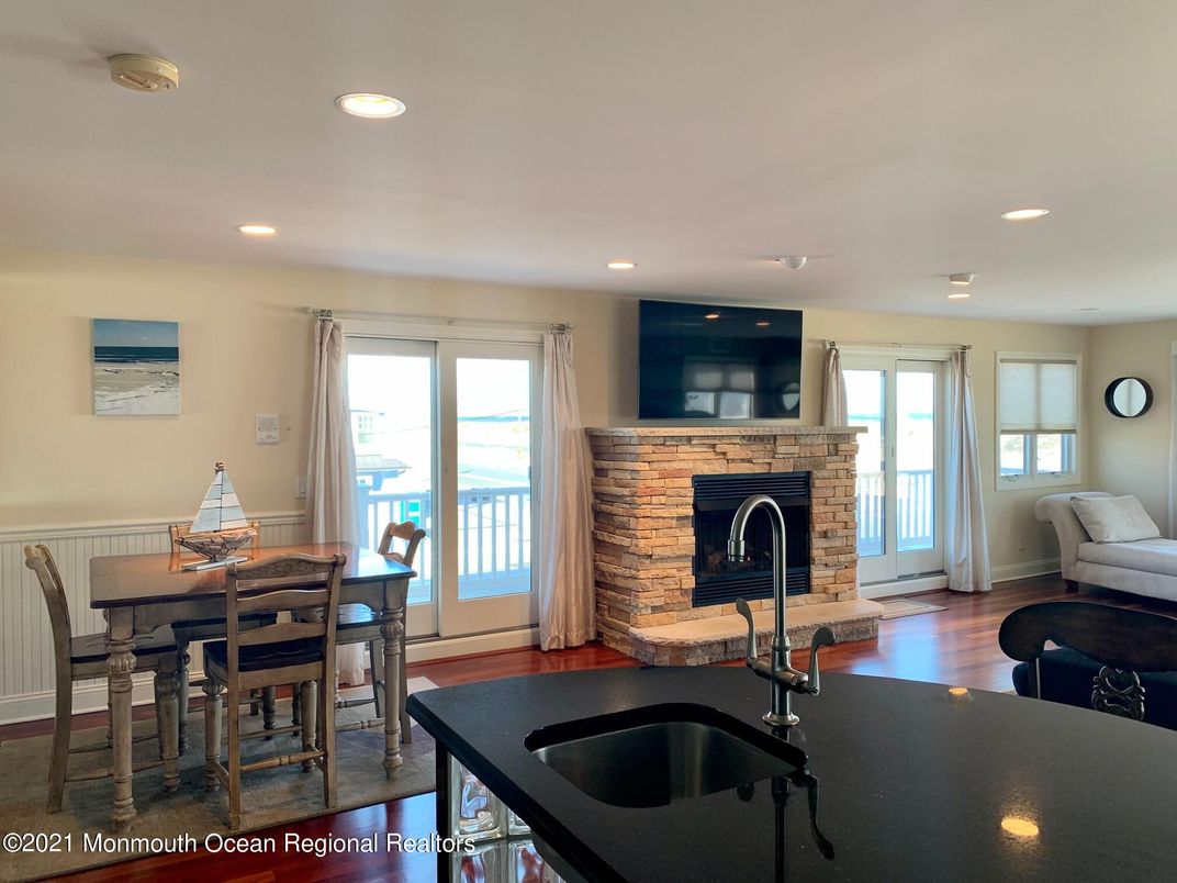 Dining room, Fireplace, Interior, Recessed Lighting, Wood Texture Flooring