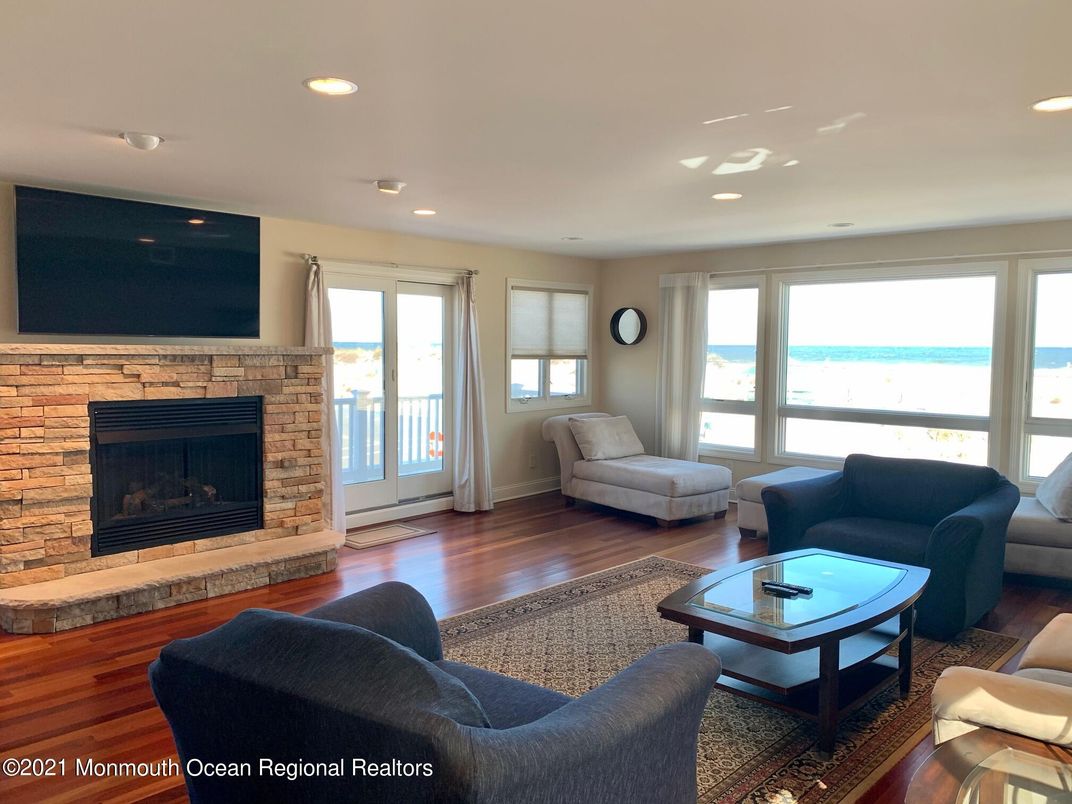 Fireplace, Interior, Living room, Recessed Lighting, Stone Walls, Water, Wood Texture Flooring