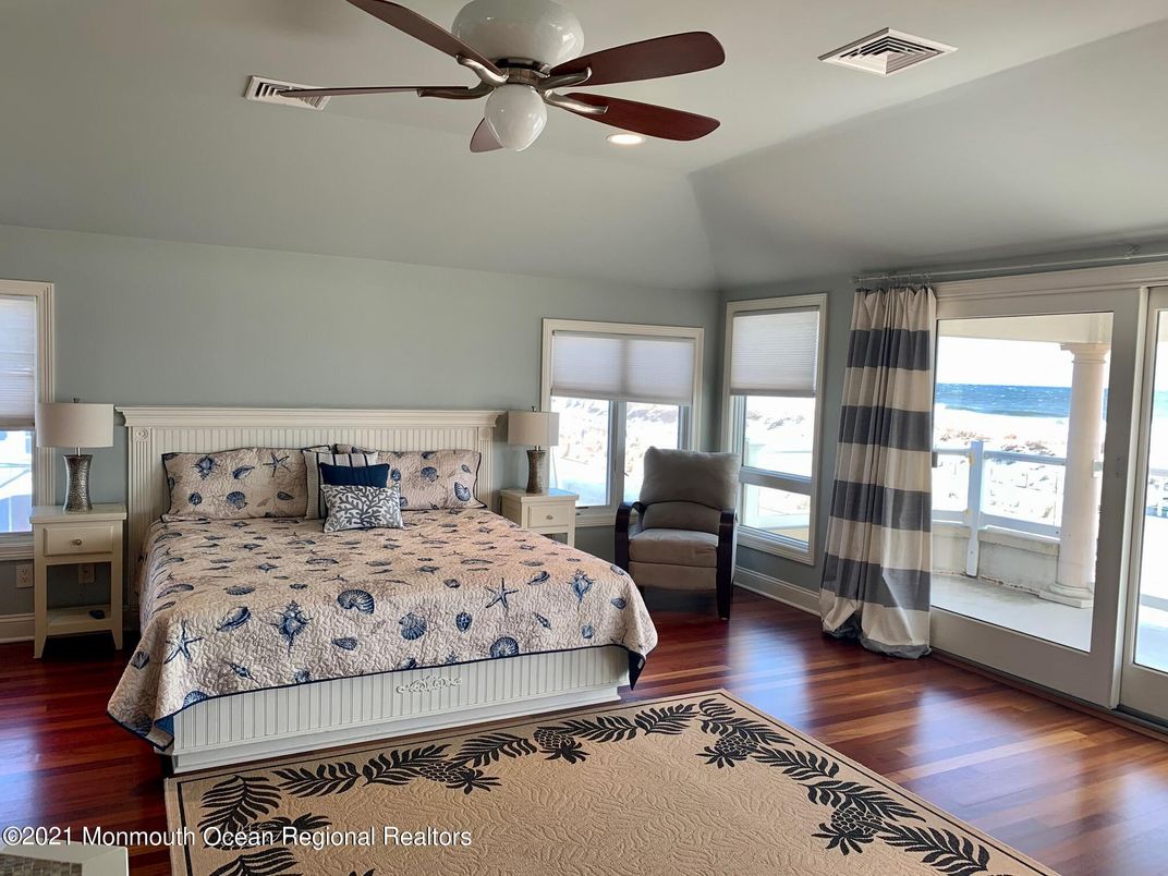 Bedroom, Interior, Recessed Lighting, Water, Wood Texture Flooring