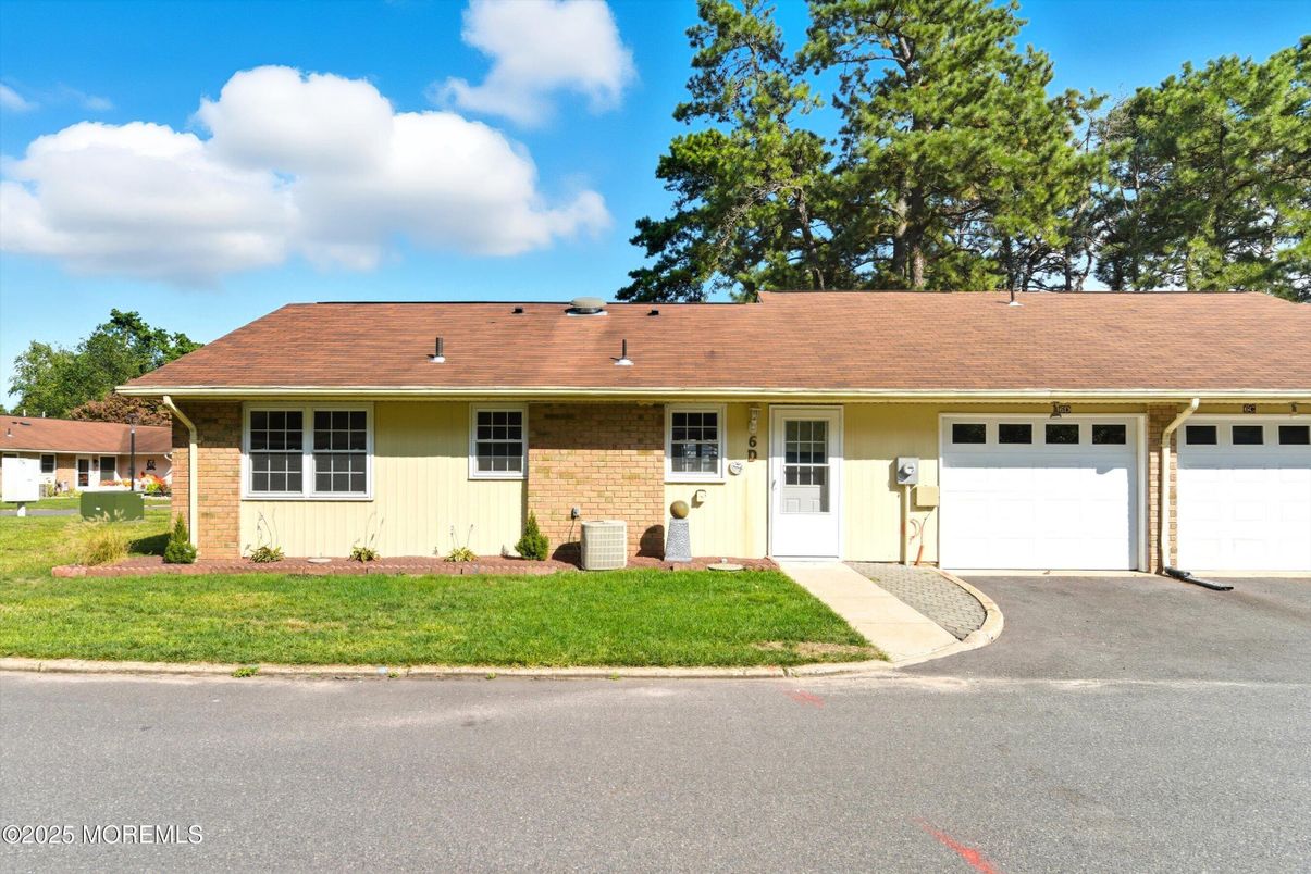 Attached, Exterior, Facade, Brick Facade, Ranch