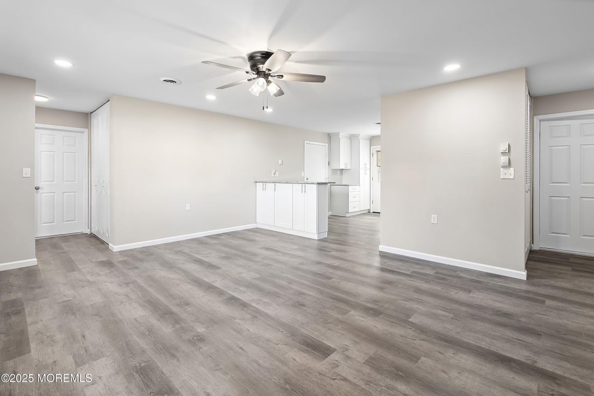 Empty room, Interior, Recessed Lighting, Wood Texture Flooring