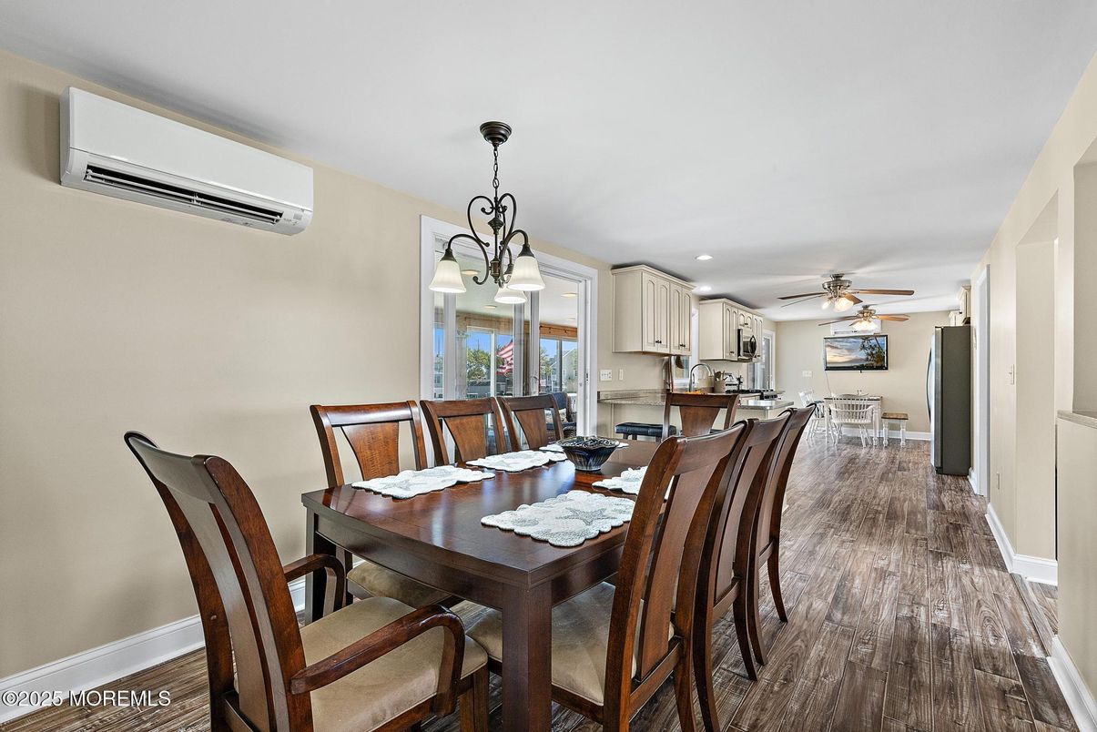 Chandelier, Dining room, Interior, Recessed Lighting, Wood Texture Flooring