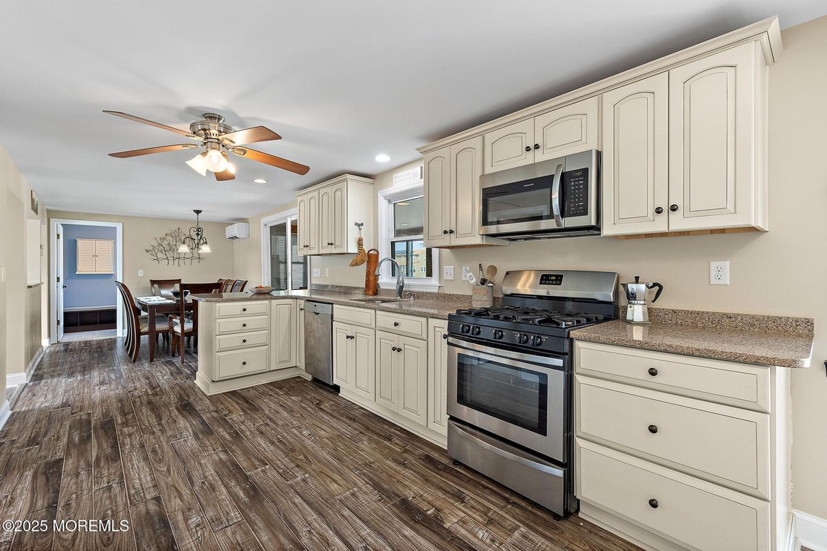 Chandelier, Dining room, Interior, Kitchen, Recessed Lighting, Stainless Steel Appliances, Wood Texture Flooring
